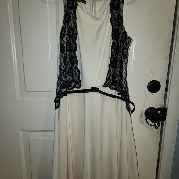 Maurcies Ivory and Black Lace dress, 14 - Picture 2 of 4